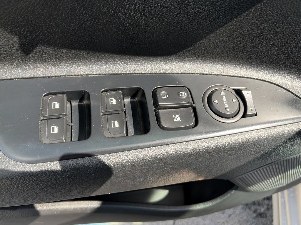 Used 2019 Kia Rio S FWD image 17