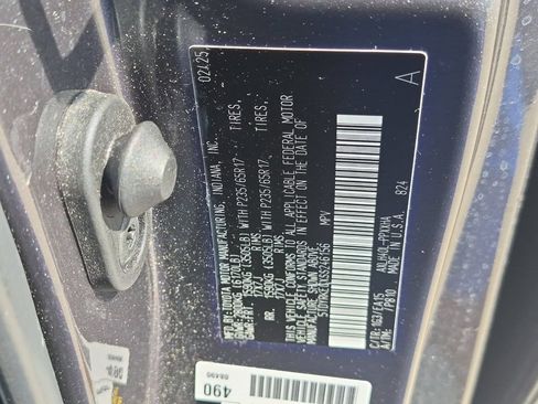 Certified 2025 Toyota Sienna XLE FWD image 32