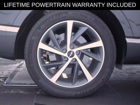 Used 2025 Genesis GV80 2.5T Advanced AWD/4WD image 16