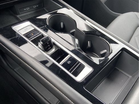 Used 2024 Volkswagen Atlas Cross Sport SE image 32