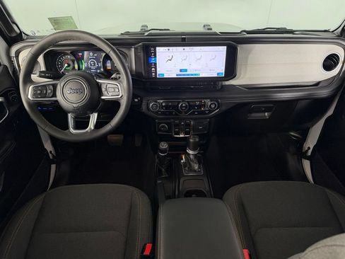 Used 2024 Jeep Wrangler Unlimited Sahara AWD/4WD image 13