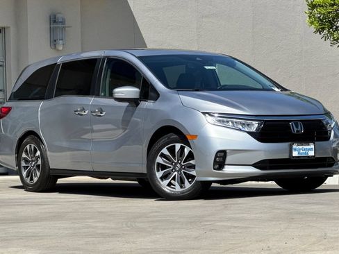Certified 2021 Honda Odyssey EX-L image 2
