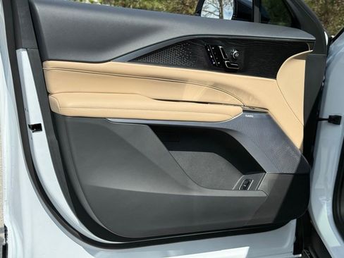 New 2026 Cadillac Lyriq Signature Luxury w/ Nappa Leather Package image 17