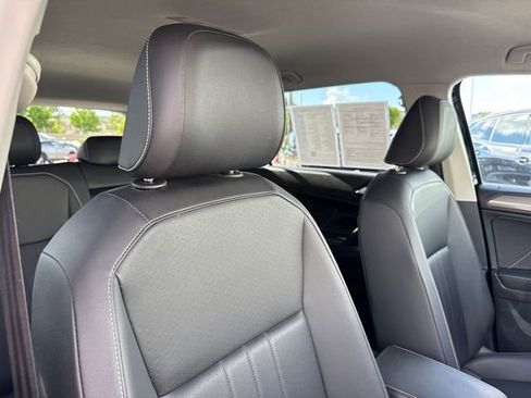 Used 2023 Volkswagen Tiguan SE image 18