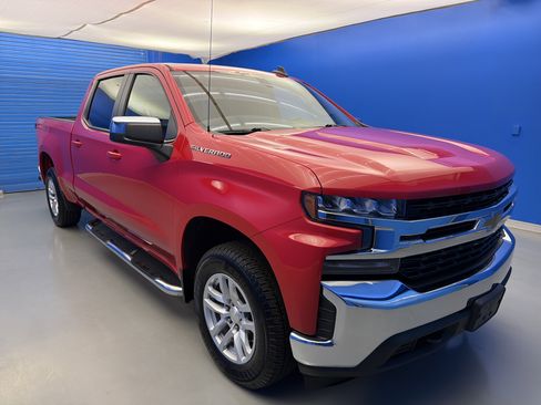 Used 2022 Chevrolet Silverado 1500 LT AWD/4WD image 2