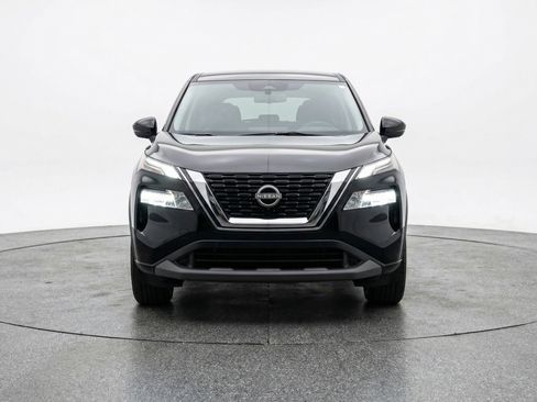 Used 2025 Nissan Rogue SV image 2