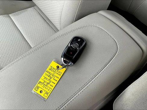 Used 2018 Buick Regal Preferred FWD image 32