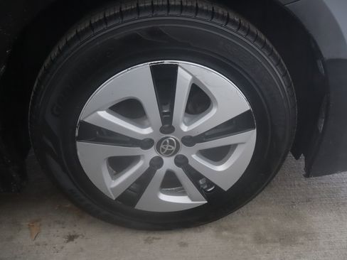 Used 2017 Toyota Prius Three w/ Carpet Mat Package image 18