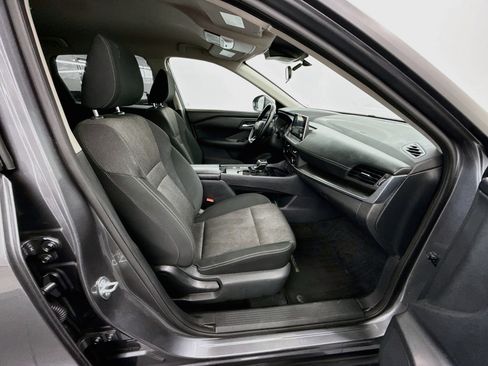 Used 2025 Nissan Rogue SV FWD image 31