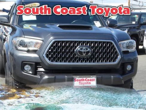 Used 2018 Toyota Tacoma TRD Sport image 4