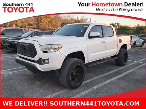 Used 2017 Toyota Tacoma SR image 1
