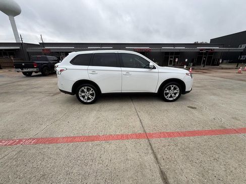 Used 2015 Mitsubishi Outlander SE image 20