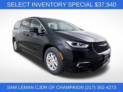 New 2026 Chrysler Pacifica Select