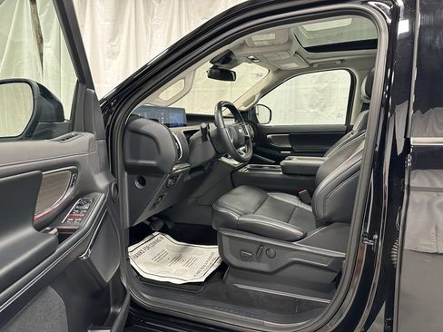 Used 2025 Ford Expedition Platinum AWD/4WD image 10