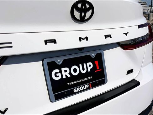 Used 2025 Toyota Camry SE w/ Convenience Package image 10