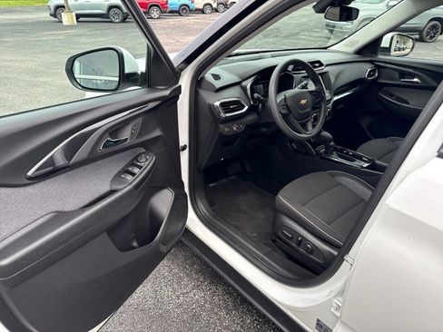 Used 2023 Chevrolet TrailBlazer LT FWD image 13