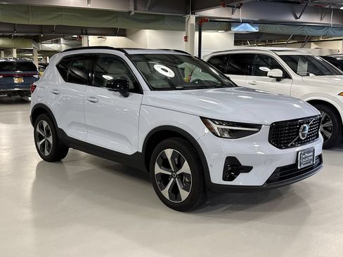 Certified 2024 Volvo XC40 B5 Plus w/ Protection Package Premier AWD/4WD image 1