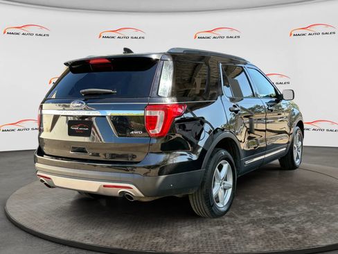 Used 2017 Ford Explorer XLT AWD/4WD image 10