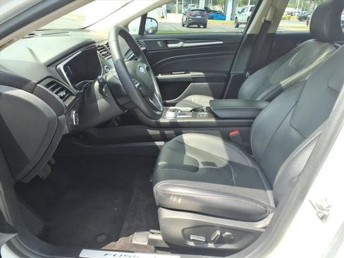 Used 2019 Ford Fusion Titanium FWD image 18