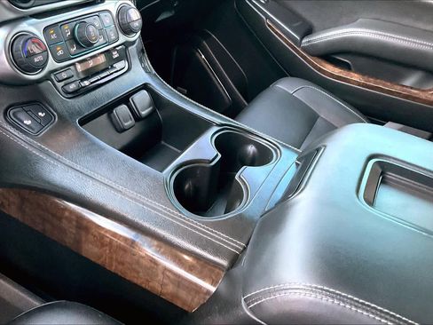 Used 2018 Chevrolet Suburban LT image 15