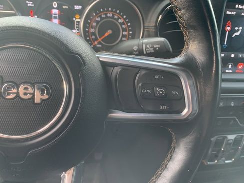 Used 2021 Jeep Gladiator Overland image 14