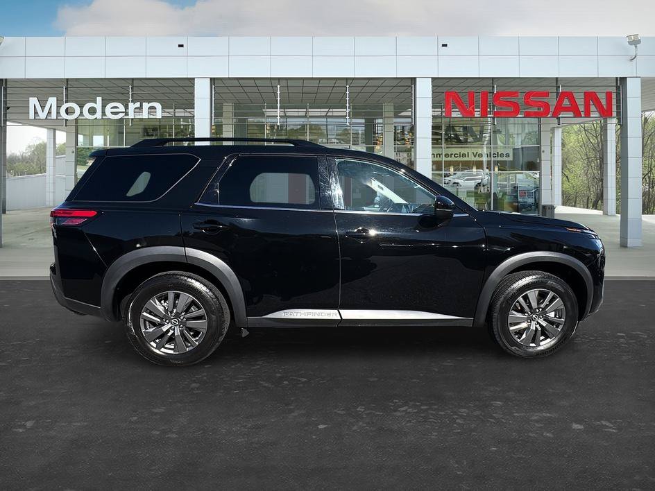 Certified 2025 Nissan Pathfinder SV FWD image 6