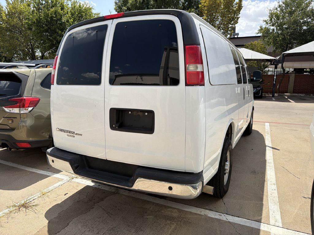 Used 2016 Chevrolet Express 2500 RWD image 3