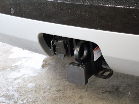 New 2025 Land Rover Discovery Metropolitan Edition image 16