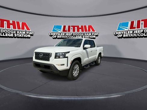 Used 2022 Nissan Frontier SV RWD image 3