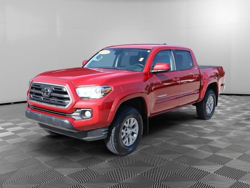 Used 2019 Toyota Tacoma SR5 AWD/4WD image 2