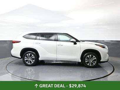 Used 2023 Toyota Highlander XLE