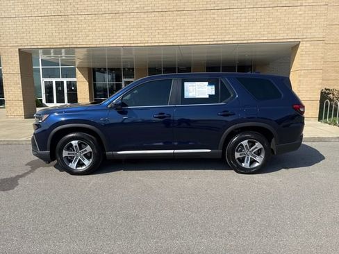 Used 2025 Honda Pilot EX-L image 1