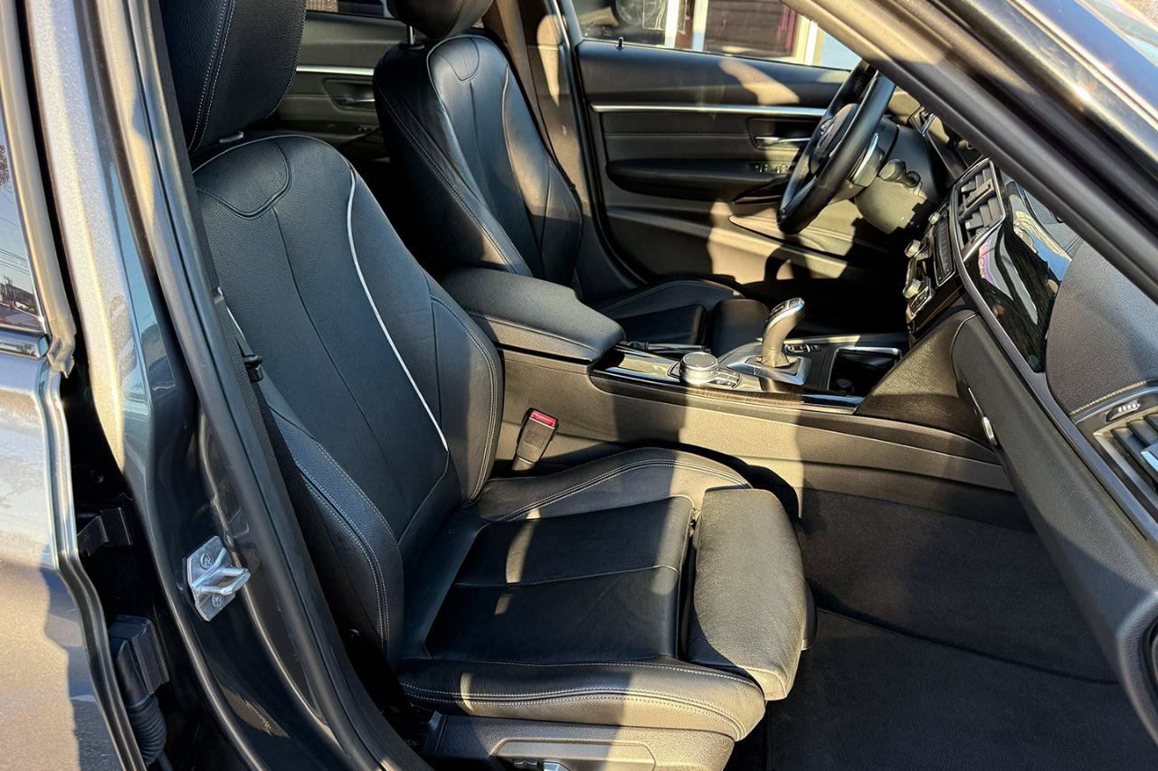 Used 2018 BMW 330i Sedan RWD image 19
