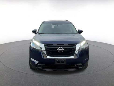 Used 2025 Nissan Pathfinder SV image 4