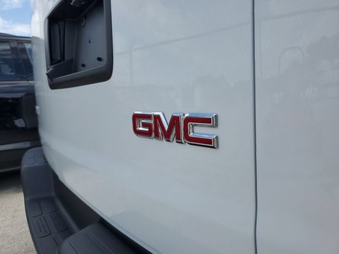 New 2026 GMC Savana 2500 Extended RWD image 7
