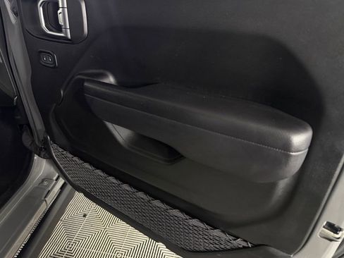 Used 2023 Jeep Wrangler Unlimited w/ Sun & Screen Package AWD/4WD image 35