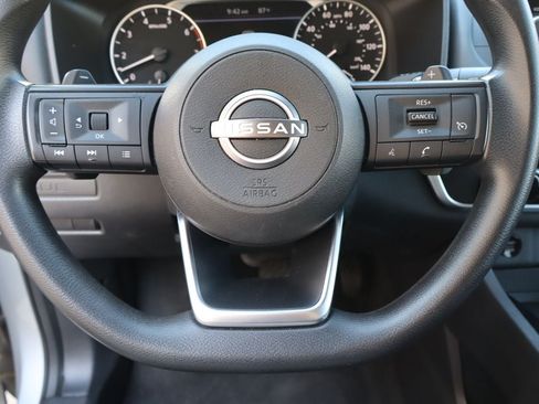 Used 2024 Nissan Rogue S FWD image 11