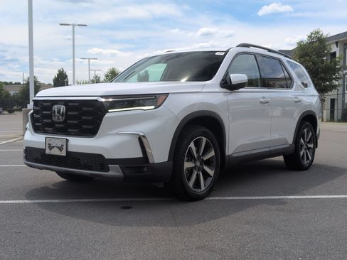 Used 2024 Honda Pilot Touring image 8