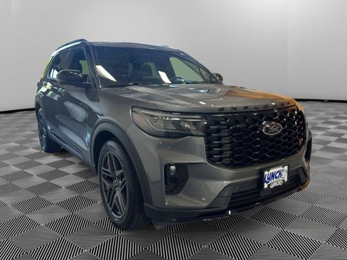 Used 2025 Ford Explorer ST AWD/4WD image 7