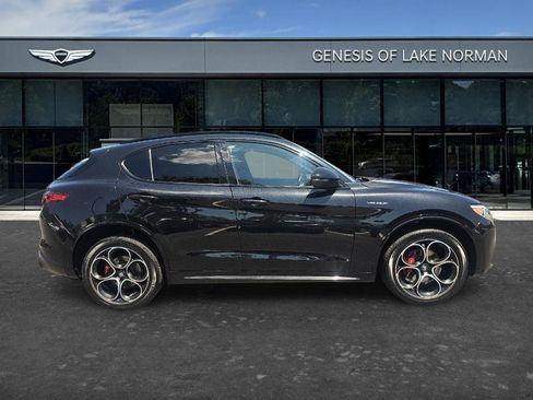 Used 2023 Alfa Romeo Stelvio Veloce AWD/4WD image 4