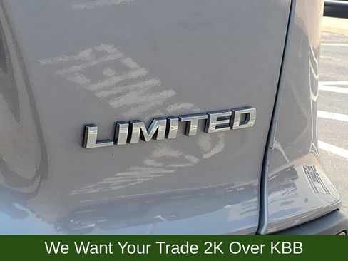 Used 2019 Jeep Cherokee Limited image 9