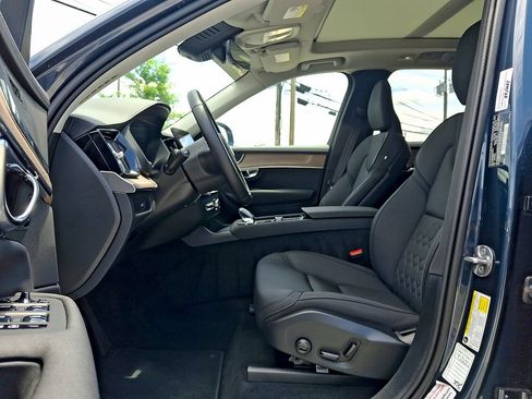 Used 2025 Volvo XC90 B6 Plus AWD/4WD image 17