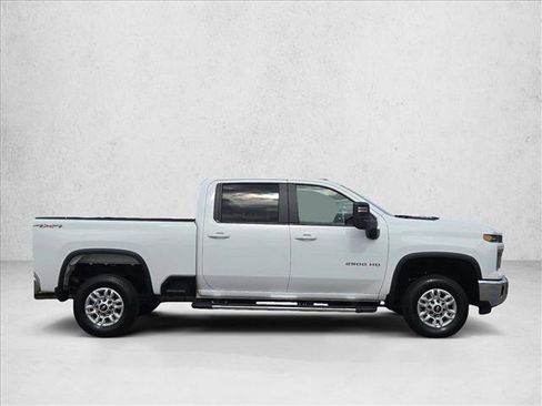Used 2025 Chevrolet Silverado 2500 LT w/ Convenience Package AWD/4WD image 4
