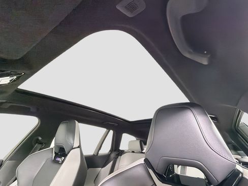 Used 2025 BMW M5 Touring image 24