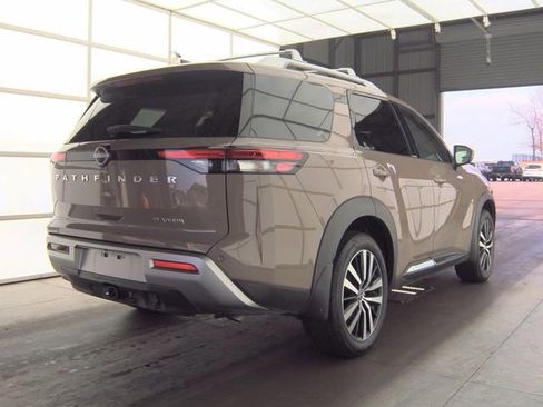 Certified 2024 Nissan Pathfinder Platinum image 3