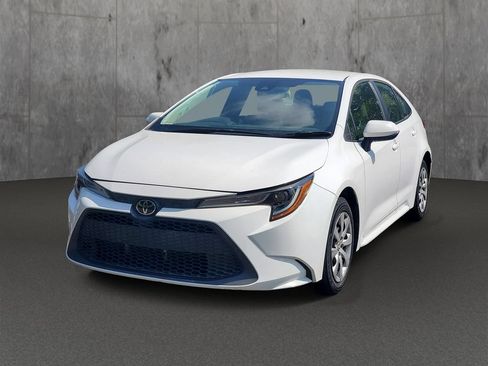 Used 2022 Toyota Corolla LE FWD image 3