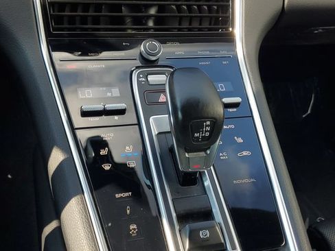 Used 2023 Porsche Panamera image 34