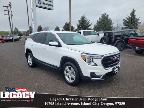 Used 2024 GMC Terrain SLE AWD/4WD image 1