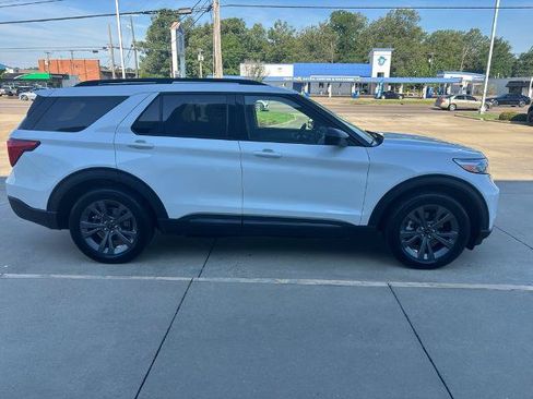 Certified 2023 Ford Explorer XLT w/ Equipment Group 202A RWD image 4
