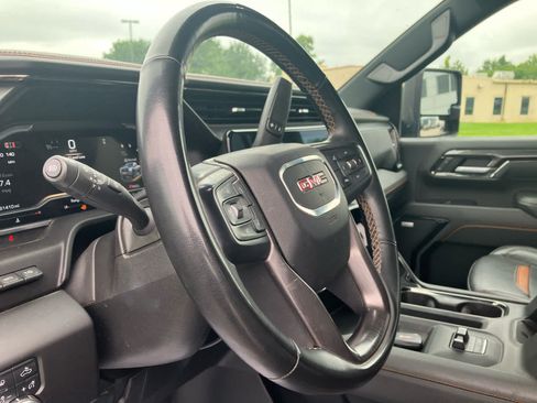 Used 2024 GMC Sierra 2500 AT4 w/ Technology Package AWD/4WD image 9